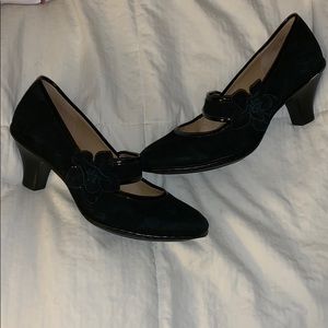 Super comfortable women’s shoes!